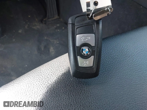 2015 BMW 3 Series 320i xDrive с VIN WBA3C3G57FNS74828, выставлен на аукционе IAAI как лот 41920253 с пробегом 72 521 миль миль и . История ставок и продаж доступна на DreamBid. Изображение 11.