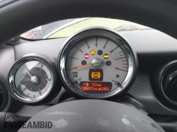 2010 MINI Convertible S z VIN WMWMS3C51ATY51760, wystawiony jako IAAI lot #42419015 z przebiegiem 86 437 mil mil oraz . Historia ofert i sprzedaży dostępna na DreamBid. Obrazek 7.