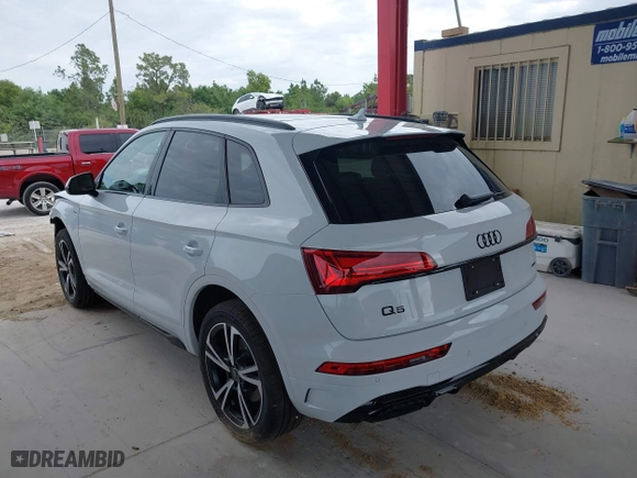 2025 Audi Q5 S line Premium Plus with VIN WA1EAAFY3S2013364, listed as a IAAI auction lot 41813601 with 1,450 mi miles. Bid and sale history available at carsss.com. Image 3.
