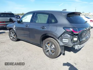 2025 Honda HR-V EX-L z VIN 3CZRZ1H72SM700908, wystawiony jako IAAI lot #41172857 z przebiegiem 6229 mil mil oraz . Historia ofert i sprzedaży dostępna na DreamBid. Obrazek 3.