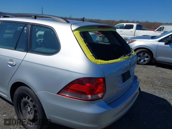 2013 Volkswagen Jetta SportWagen S with VIN 3VWPP7AJXDM610157, listed as a IAAI auction lot 41890160 with 147,567 mi miles. Bid and sale history available at carsss.com. Image 6.