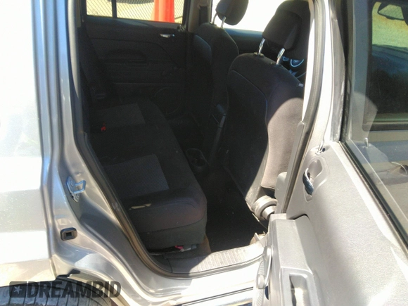 2016 Jeep Patriot Sport z VIN 1C4NJPBA0GD706017, wystawiony jako IAAI lot #34545358 z przebiegiem 65 111 mil mil oraz . Historia ofert i sprzedaży dostępna na DreamBid. Obrazek 8.