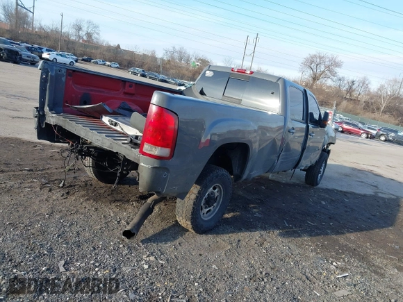 2008 GMC Sierra 3500HD SRW SLT z VIN 1GTHK33698F206358, wystawiony jako IAAI lot #41395304 z przebiegiem 280 645 mil mil oraz . Historia ofert i sprzedaży dostępna na DreamBid. Obrazek 4.