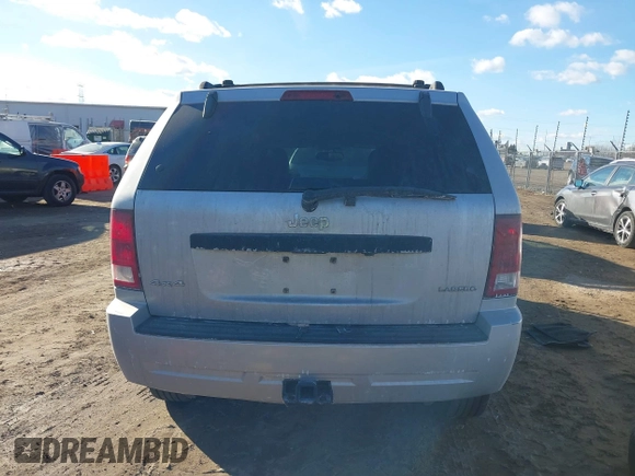 2005 Jeep Grand Cherokee Laredo z VIN 1J4GR48K85C587842, wystawiony jako IAAI lot #41454939 z przebiegiem 108 184 mil mil oraz . Historia ofert i sprzedaży dostępna na DreamBid. Obrazek 17.