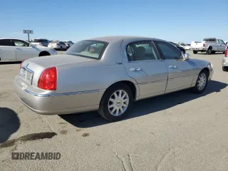 2006 Lincoln Town Car Signature Limited z VIN 1LNHM82W66Y650111, wystawiony jako Copart lot #56553695 z przebiegiem 184 625 mil mil oraz Czysty tytuł • Clean title. Historia ofert i sprzedaży dostępna na DreamBid. Obrazek 3.