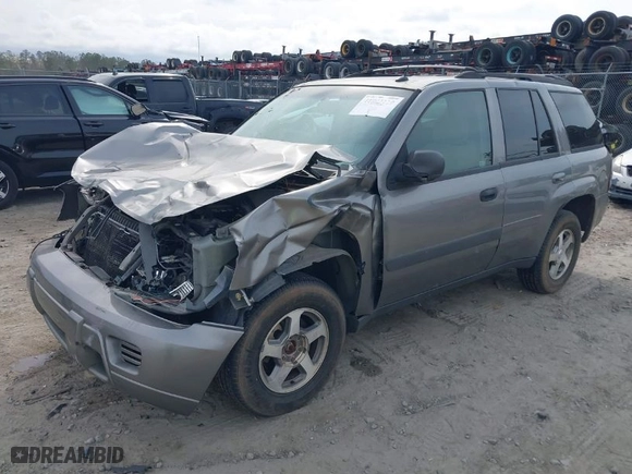 2005 Chevrolet TrailBlazer LT with VIN 1GNDT13S252250046, listed as a IAAI auction lot 41863119 with 194,102 mi miles. Bid and sale history available at carsss.com. Image 2.