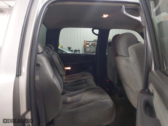 2003 Chevrolet Silverado 2500HD LS with VIN 1GCHK23133F136475, listed as a IAAI auction lot 41609322 with 233,193 mi miles. Bid and sale history available at carsss.com. Image 8.