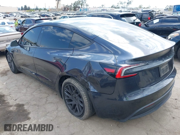 2024 Tesla Model 3 z VIN 5YJ3E1EA0RF782725, wystawiony jako IAAI lot #42248130 z przebiegiem 40 776 mil mil oraz . Historia ofert i sprzedaży dostępna na DreamBid. Obrazek 3.