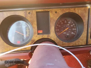 1988 Ford Bronco z VIN 1FMCU14T3JUD16266, wystawiony jako Copart lot #77365034 z przebiegiem 81 445 mil mil oraz Szkoda całkowita • Salvage title. Historia ofert i sprzedaży dostępna na DreamBid. Obrazek 9.