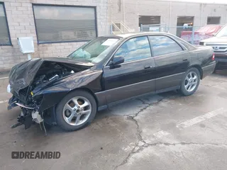 2001 Lexus ES 300 with VIN JT8BF28G115111003, listed as a IAAI auction lot 41812165 with 173,431 mi miles. Bid and sale history available at carsss.com. Image 2.