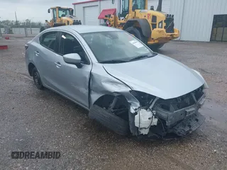 2019 Toyota Yaris L z VIN 3MYDLBYV4KY505344, wystawiony jako IAAI lot #41894678 z przebiegiem Nie podano mil oraz . Historia ofert i sprzedaży dostępna na DreamBid. Obrazek 1.