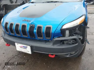 2018 Jeep Cherokee Trailhawk with VIN 1C4PJMBX3JD512813, listed as a IAAI auction lot 41457312 with 125,644 mi miles. Bid and sale history available at carsss.com. Image 18.