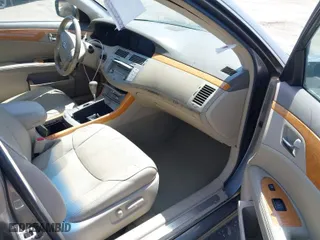 2005 Toyota Avalon XL with VIN 4T1BK36B75U041637, listed as a IAAI auction lot 41967868 with 157,582 mi miles. Bid and sale history available at carsss.com. Image 5.