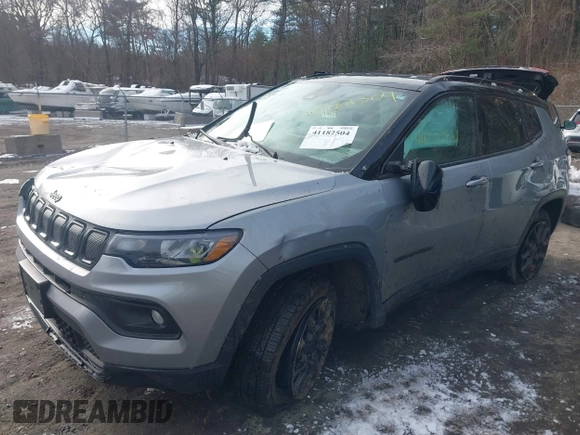 2022 Jeep Compass Latitude with VIN 3C4NJDBB4NT197015, listed as a IAAI auction lot 41182504 with 61,498 mi miles and . Bid and sale history available at DreamBid. Image 2.