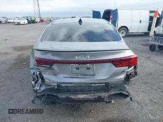 2023 Kia Forte GT-Line z VIN 3KPF54ADXPE665459, wystawiony jako IAAI lot #42102849 z przebiegiem 31 554 mil mil oraz . Historia ofert i sprzedaży dostępna na DreamBid. Obrazek 17.