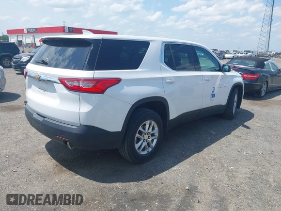 2020 Chevrolet Traverse LS z VIN 1GNERFKW8LJ262886, wystawiony jako IAAI lot #42124771 z przebiegiem 22 357 mil mil oraz . Historia ofert i sprzedaży dostępna na DreamBid. Obrazek 4.