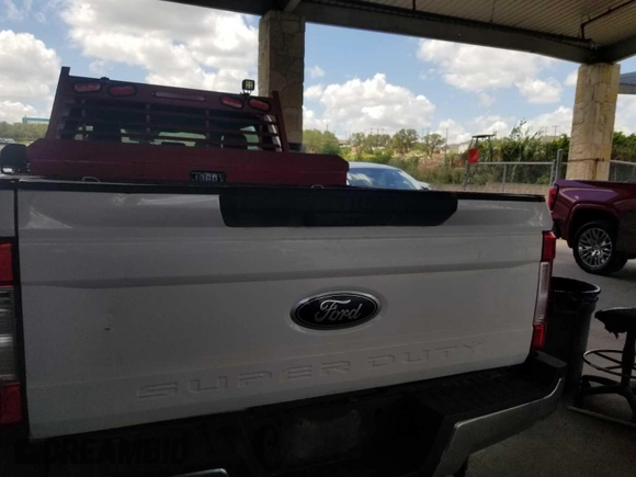 2017 Ford F-350 XL z VIN 1FT7W3AT7HED28246, wystawiony jako IAAI lot #42672583 z przebiegiem 133 085 mil mil oraz . Historia ofert i sprzedaży dostępna na DreamBid. Obrazek 2.
