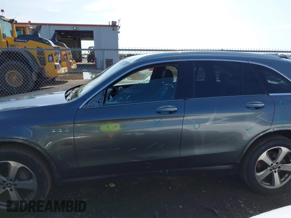 2022 Mercedes-Benz GLC 300 with VIN W1N0G8DB9NV331605, listed as a IAAI auction lot 42499187 with 58,644 mi miles and . Bid and sale history available at DreamBid. Image 14.