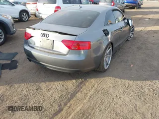 2013 Audi A5 Premium Plus z VIN WAULFAFR6DA041365, wystawiony jako IAAI lot #40858221 z przebiegiem 102 102 mil mil oraz . Historia ofert i sprzedaży dostępna na DreamBid. Obrazek 4.