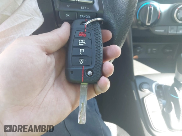 2021 Hyundai Kona SE z VIN KM8K1CAA3MU674975, wystawiony jako IAAI lot #42043579 z przebiegiem 52 240 mil mil oraz . Historia ofert i sprzedaży dostępna na DreamBid. Obrazek 11.