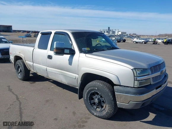2004 Chevrolet Silverado 1500 Z71 with VIN 2GCEK19T741199576, listed as a IAAI auction lot 41887830 with 335,197 mi miles. Bid and sale history available at carsss.com. Image 1.