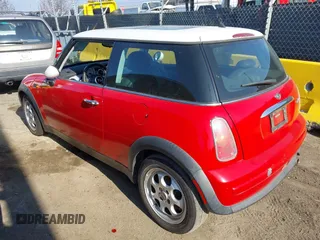 2003 MINI Hardtop z VIN WMWRC33423TC41611, wystawiony jako IAAI lot #41372223 z przebiegiem 164 522 mil mil oraz . Historia ofert i sprzedaży dostępna na DreamBid. Obrazek 3.