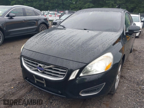 2013 Volvo S60 T5 Premier with VIN YV1612FS5D1223690, listed as a IAAI auction lot 40065547 with 999,999 mi miles. Bid and sale history available at carsss.com. Image 6.