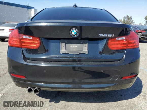 2015 BMW 3 Series 328i z VIN WBA3A5G51FNS82697, wystawiony jako Copart lot #62792405 z przebiegiem 177 882 mil mil oraz Szkoda całkowita • Salvage title. Historia ofert i sprzedaży dostępna na DreamBid. Obrazek 6.