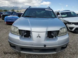 2004 Mitsubishi Outlander SE z VIN JA4LX41FX4U002205, wystawiony jako Copart lot #57343545 z przebiegiem 260 787 mil mil oraz Szkoda całkowita • Salvage title. Historia ofert i sprzedaży dostępna na DreamBid. Obrazek 5.
