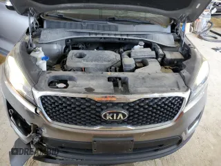 2017 Kia Sorento LX z VIN 5XYPGDA33HG293392, wystawiony jako Copart lot #62642604 z przebiegiem 73 242 mil mil oraz Szkoda całkowita • Salvage title. Historia ofert i sprzedaży dostępna na DreamBid. Obrazek 12.