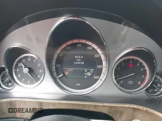 2010 Mercedes-Benz E 350 Luxury z VIN WDDHF8HB4AA116700, wystawiony jako IAAI lot #42148303 z przebiegiem 120 438 mil mil oraz . Historia ofert i sprzedaży dostępna na DreamBid. Obrazek 7.