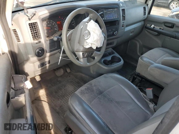 2021 Nissan NV Cargo SV z VIN 1N6BF0LY5MN811081, wystawiony jako Copart lot #57692305 z przebiegiem 249 132 mil mil oraz Szkody całkowita. Historia ofert i sprzedaży dostępna na DreamBid. Obrazek 8.