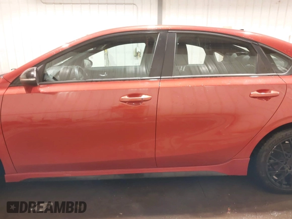 2020 Kia Forte GT-Line with VIN 3KPF34AD0LE199282, listed as a IAAI auction lot 40875733 with 80,593 mi miles. Bid and sale history available at carsss.com. Image 14.