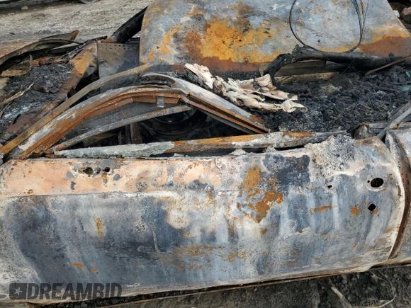 1972 Oldsmobile Cutlass z VIN 3G87H2R102297, wystawiony jako Copart lot #85957834 z przebiegiem Nie podano mil oraz Nie do naprawy. Historia ofert i sprzedaży dostępna na DreamBid. Obrazek 7.
