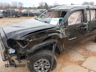 2017 Toyota Tacoma SR5 z VIN 3TMAZ5CN7HM043144, wystawiony jako IAAI lot #41758561 z przebiegiem 205 213 mil mil oraz . Historia ofert i sprzedaży dostępna na DreamBid. Obrazek 6.