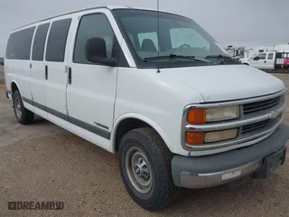 2000 Chevrolet Express Van with VIN 1GAHG39R0Y1233974, listed as a IAAI auction lot 41729422 with 132,827 mi miles. Bid and sale history available at carsss.com. Image 1.