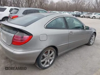 2003 Mercedes-Benz C 230 Kompressor z VIN WDBRN40J63A480020, wystawiony jako IAAI lot #41502077 z przebiegiem 188 774 mil mil oraz . Historia ofert i sprzedaży dostępna na DreamBid. Obrazek 4.