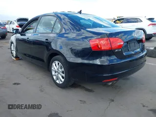 2012 Volkswagen Jetta SE с VIN 3VWDP7AJ1CM377271, выставлен на аукционе IAAI как лот 42083435 с пробегом Не указан миль и . История ставок и продаж доступна на DreamBid. Изображение 3.