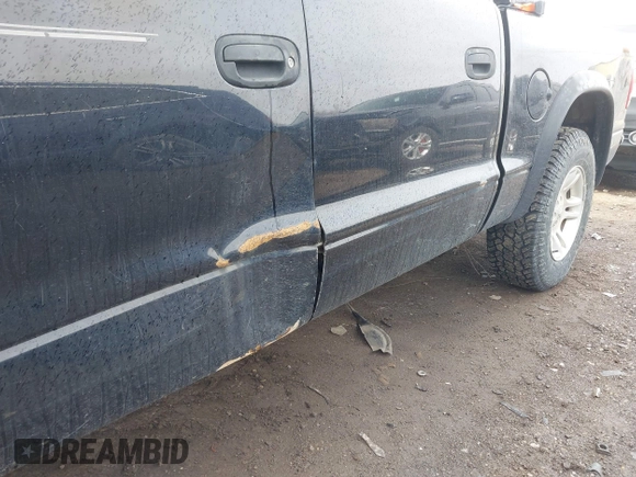 2004 Dodge Dakota Sport with VIN 1D7HL38N94S538692, listed as a IAAI auction lot 41843739 with 198,719 mi miles. Bid and sale history available at carsss.com. Image 14.