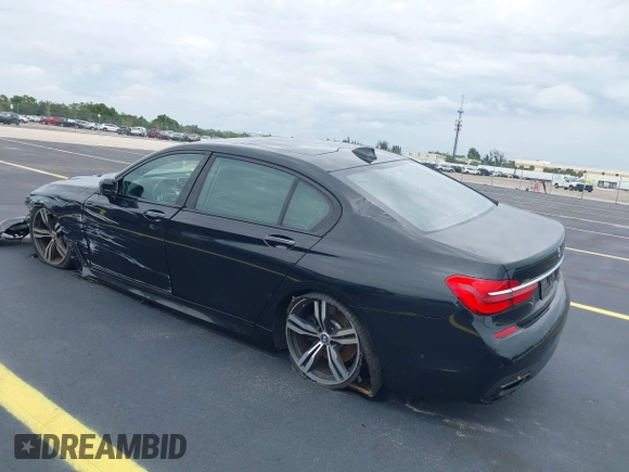 2018 BMW 7 Series 750i z VIN WBA7F0C54JGM23528, wystawiony jako IAAI lot #42205896 z przebiegiem 91 772 mil mil oraz . Historia ofert i sprzedaży dostępna na DreamBid. Obrazek 3.