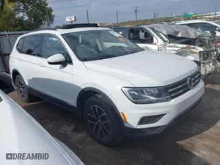 2021 Volkswagen Tiguan SE with VIN 3VV2B7AX1MM054242, listed as a IAAI auction lot 40805358 with 46,602 mi miles. Bid and sale history available at carsss.com. Image 1.