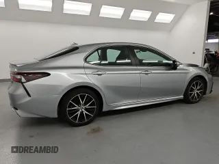 2022 Toyota Camry SE with VIN 4T1G11AK1NU670511, listed as a Copart auction lot 52487225 with 57,583 mi miles and Clean Title. Bid and sale history available at DreamBid. Image 3.