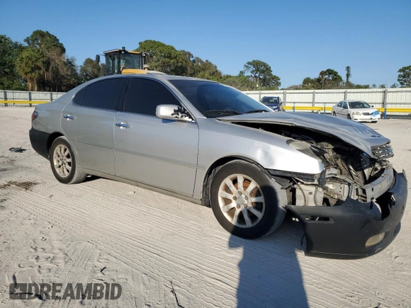 2003 Lexus ES 300 with VIN JTHBF30G030098309, listed as a Copart auction lot 44358635 with 284,183 mi miles and Salvage Title. Bid and sale history available at DreamBid. Image 4.
