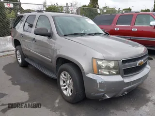 2007 Chevrolet Tahoe LS z VIN 1GNFC13C77R262981, wystawiony jako IAAI lot #41457057 z przebiegiem 116 394 mil mil oraz . Historia ofert i sprzedaży dostępna na DreamBid. Obrazek 1.
