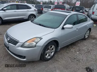 2008 Nissan Altima 2.5 with VIN 1N4AL21E18C259677, listed as a IAAI auction lot 41889952 with 239,015 mi miles. Bid and sale history available at carsss.com. Image 2.
