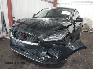 2020 Jaguar E-Pace SE z VIN SADFP2FX1L1Z88690, wystawiony jako IAAI lot #42273160 z przebiegiem 26 340 mil mil oraz . Historia ofert i sprzedaży dostępna na DreamBid. Obrazek 6.