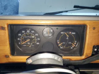 1992 Chevrolet Chevy Van z VIN 1GBEG25K3N7110762, wystawiony jako Copart lot #81037964 z przebiegiem 202 599 mil mil oraz Czysty tytuł • Clean title. Historia ofert i sprzedaży dostępna na DreamBid. Obrazek 9.