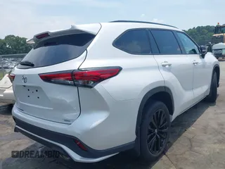 2023 Toyota Highlander L z VIN 5TDKDRAHXPS520803, wystawiony jako IAAI lot #42584854 z przebiegiem 11 561 mil mil oraz . Historia ofert i sprzedaży dostępna na DreamBid. Obrazek 4.