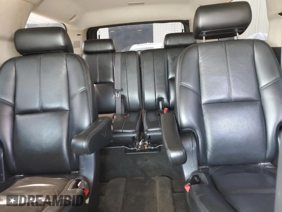 2007 Chevrolet Suburban LTZ z VIN 3GNFC16047G245511, wystawiony jako Copart lot #55288075 z przebiegiem 277 516 mil mil oraz Szkoda całkowita • Salvage title. Historia ofert i sprzedaży dostępna na DreamBid. Obrazek 10.