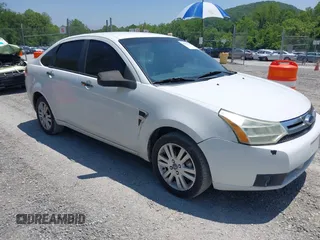 2008 Ford Focus SE z VIN 1FAHP35N78W279014, wystawiony jako IAAI lot #42415245 z przebiegiem 329 028 mil mil oraz . Historia ofert i sprzedaży dostępna na DreamBid. Obrazek 1.